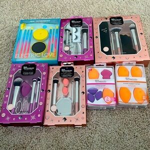 New in bow real techniques brush and sponge bundle.